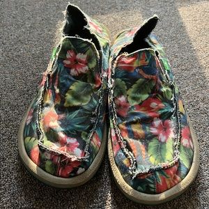 Sanuke slip on island print shoes